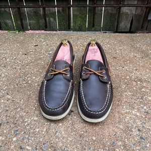 Sperry Authentic Original 2-Eye Cross Lace Boat Shoe - 10M in Classic Brown
